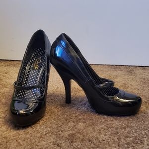 Black vinyl Pinup couture high heels 8